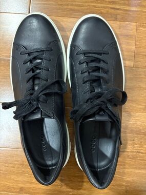 Ecco Black Leather Low-Top Lace-Up Sneakers with White Sole